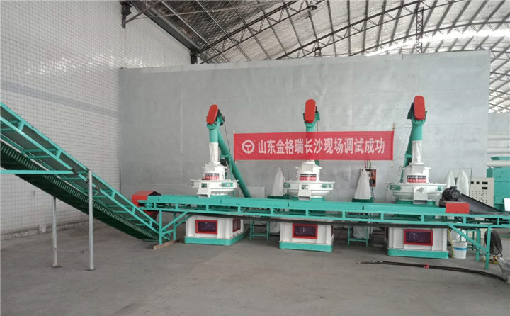 秸稈飼料顆粒機生產(chǎn)線長沙客戶使用現(xiàn)場 秸稈飼料顆粒機生產(chǎn)線長沙客戶使用現(xiàn)場