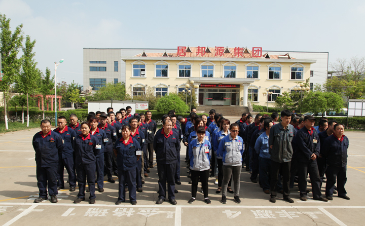 山東金格瑞顆粒機成員排隊等待體檢