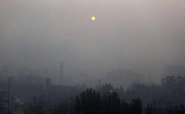 極目遠望灰蒙蒙