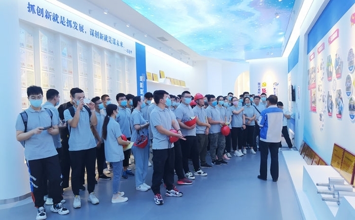 景書記從金格瑞的品牌、企業(yè)理念、公司規(guī)模、全球布局等方面介紹了公司 景書記從金格瑞的品牌、企業(yè)理念、公司規(guī)模、全球布局等方面介紹了公司