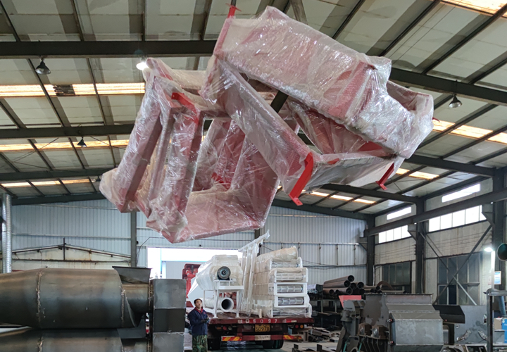 工人師傅正在裝車