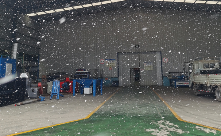 雪中金格瑞車間