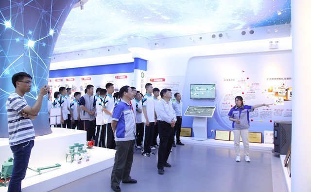 同學(xué)們詳細(xì)了解了居邦源旗下的子公司---山東金格瑞機(jī)械有限公司 同學(xué)們詳細(xì)了解了居邦源旗下的子公司---山東金格瑞機(jī)械有限公司