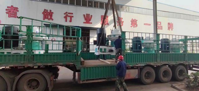 下圖為我們山東金格瑞顆粒機(jī)廠家昨天發(fā)貨的部分圖片