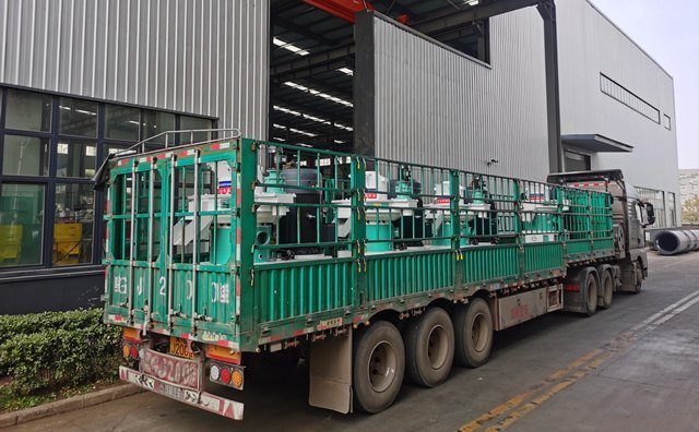 年產(chǎn)20萬噸稻殼顆粒機(jī)生產(chǎn)線設(shè)備發(fā)往黑龍江現(xiàn)場(chǎng)